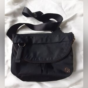 Lululemon Festive crossbody belt bag in black Gold hardware SPECIAL edition